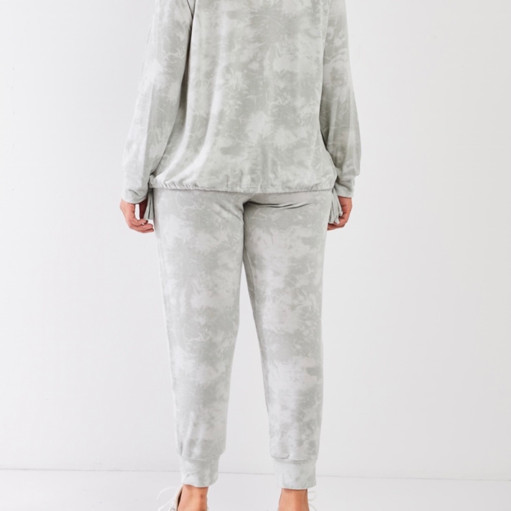 SOLD 🩶 Gilli Sage Tie Dye Matching Top & Joggers Set - Picture 7 of 10
